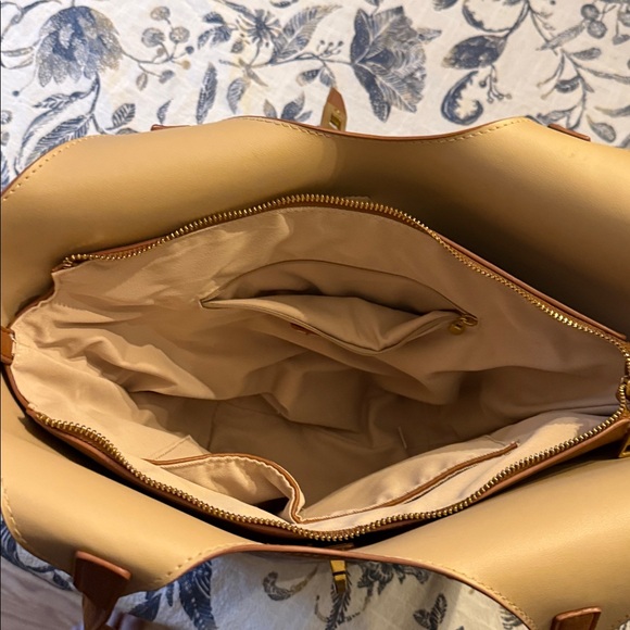 Elegant Brown Leather Tote Bag - Picture 8 of 8